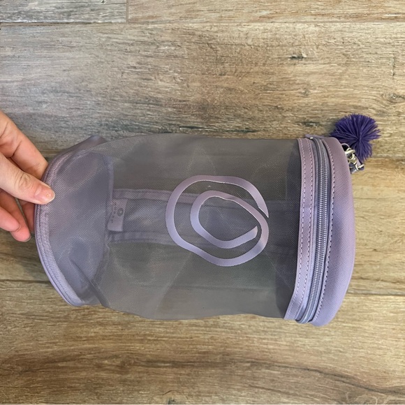 Elegant Monat Lavender Sheer Cosmetic Bag - Picture 2 of 3